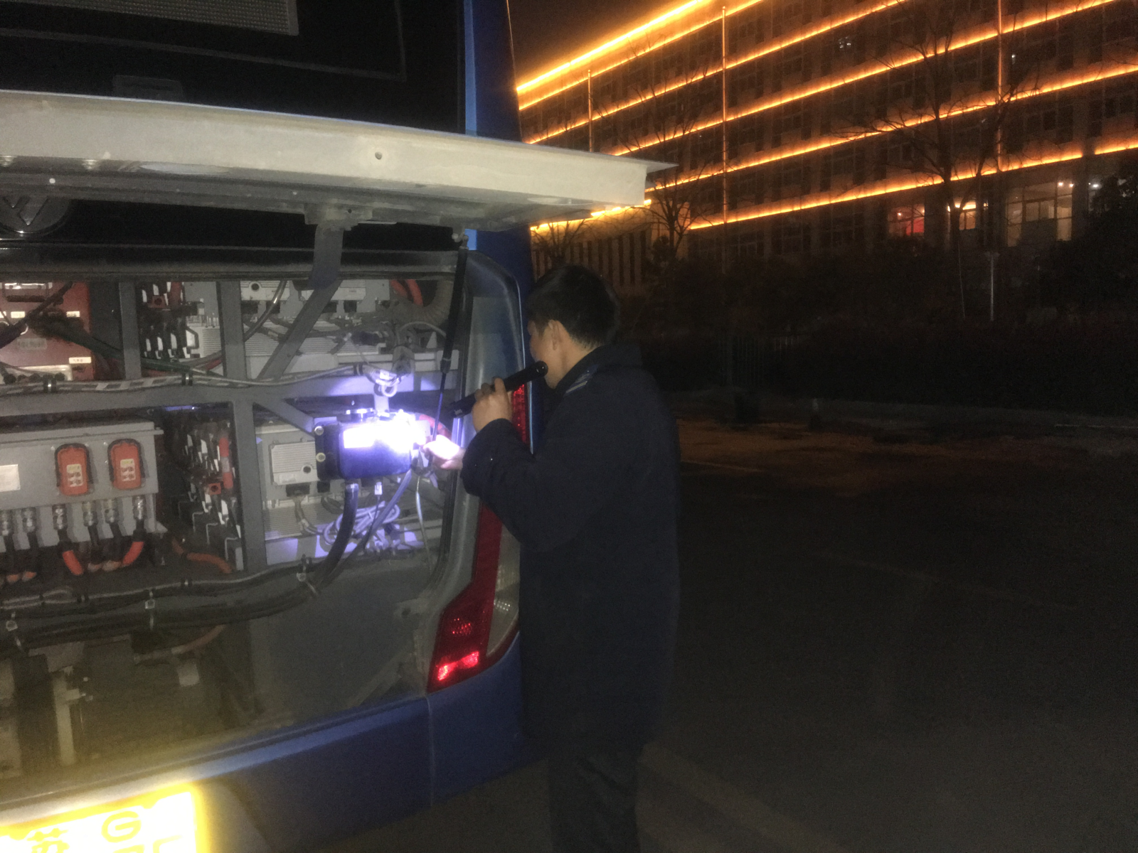 公交集團公交事業(yè)一部加大夜查力度 確保平安運營